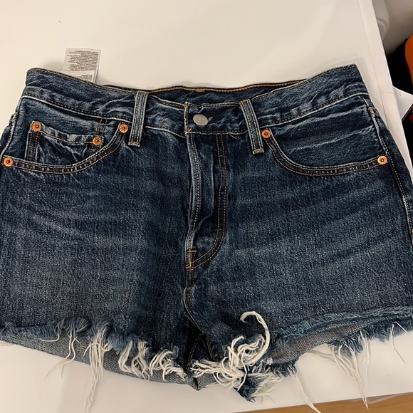 Levi’s 501 Booty Shorts - Picture 4 of 5